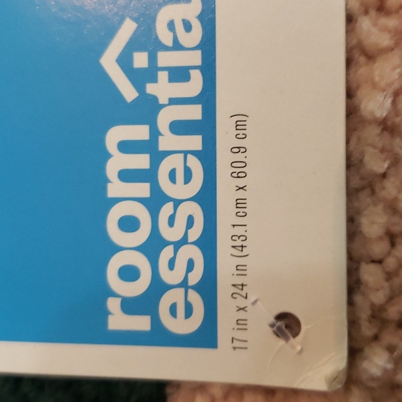 ROOM ESSENTIALS BATH RUG - Picture 3 of 6